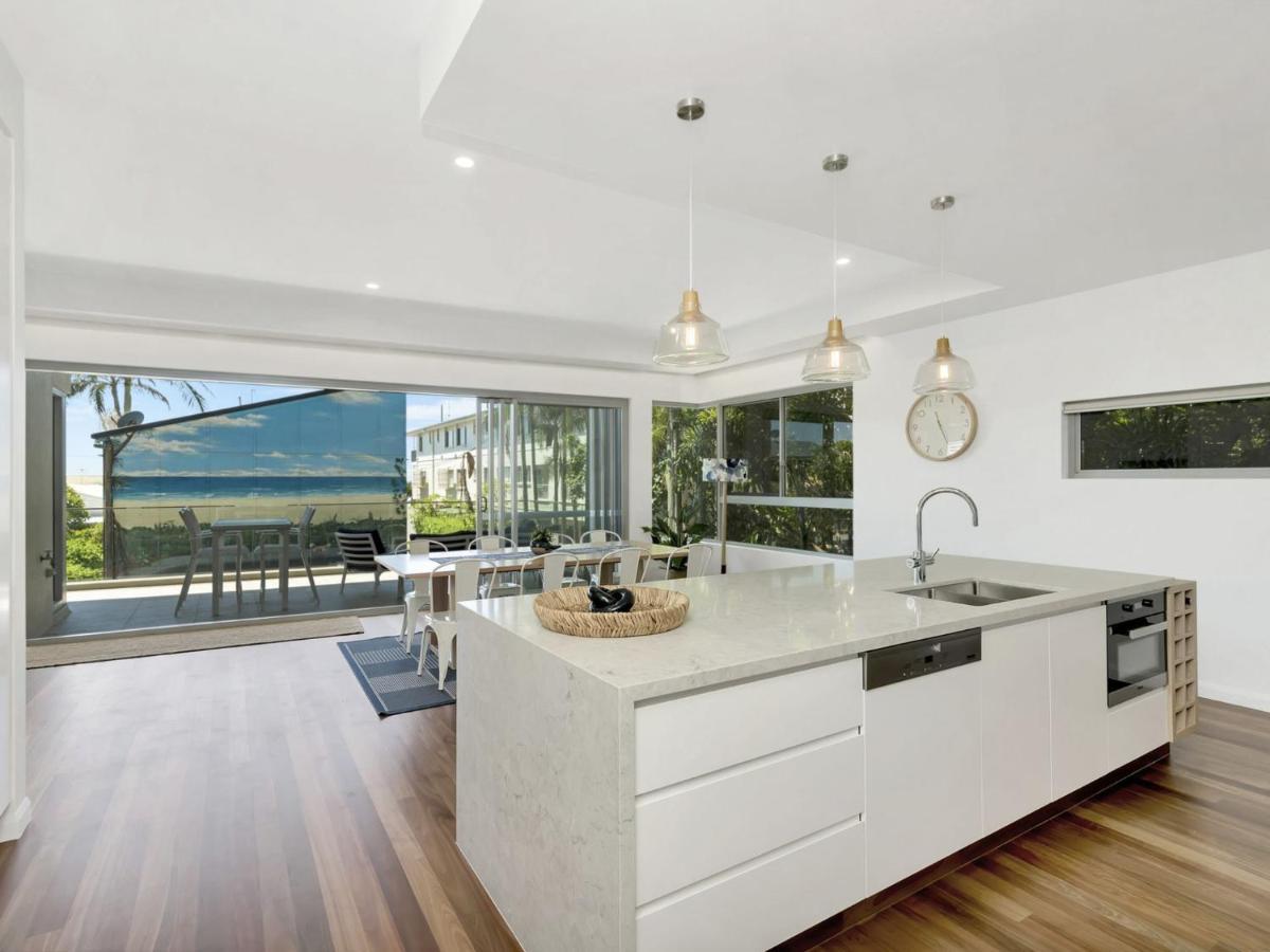 Luxury On Currumbin Beach Gold Coast Exterior photo